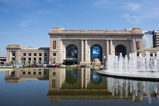 fountains in front of Kansas City's Union Station