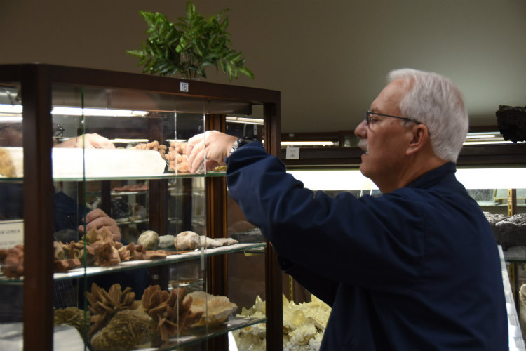 James Murowchick prepares Geoscience Museum display