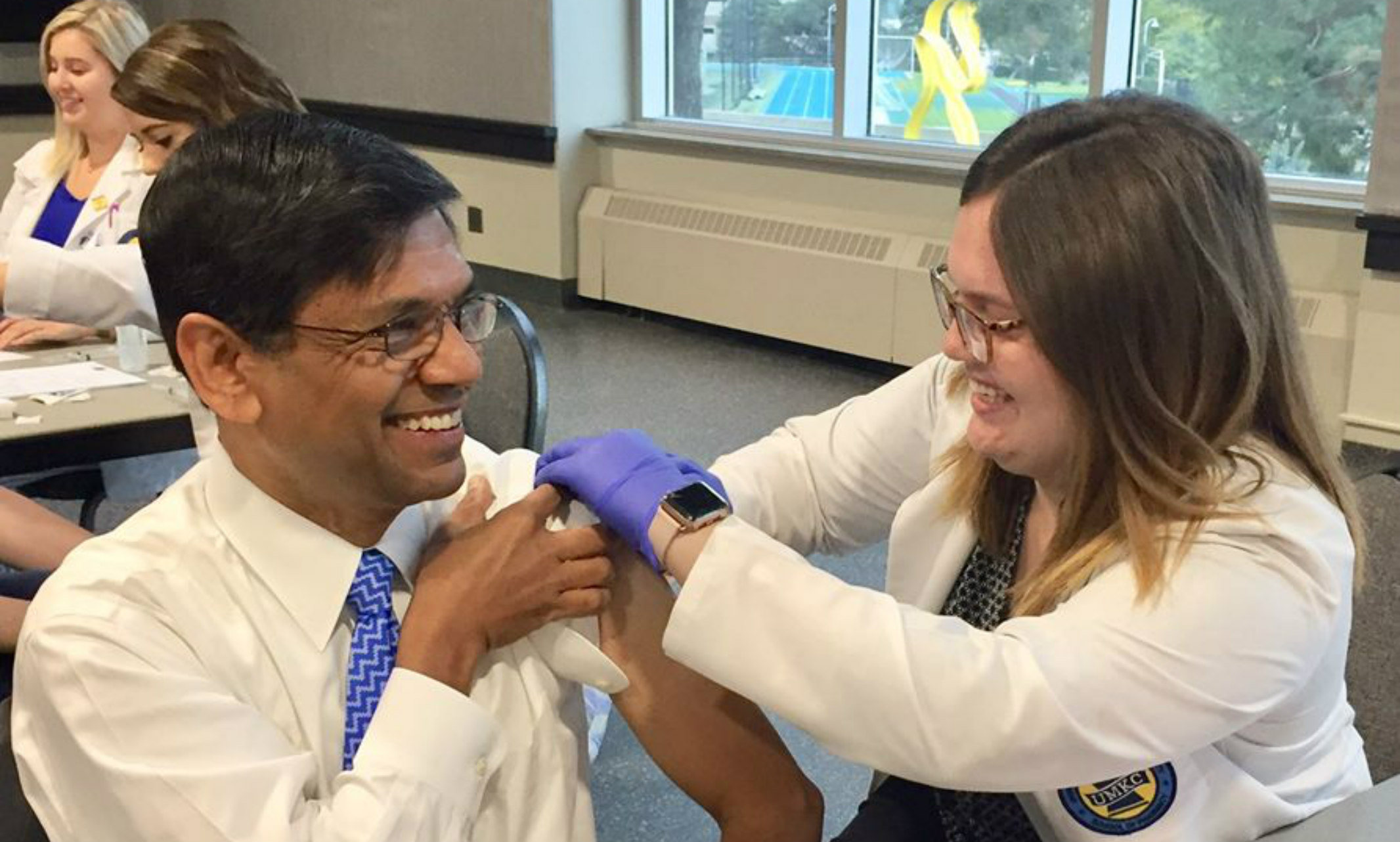 Chancellor Mauli Agrawal gets his flu shot from a UMKC School of Pharmacy student.
