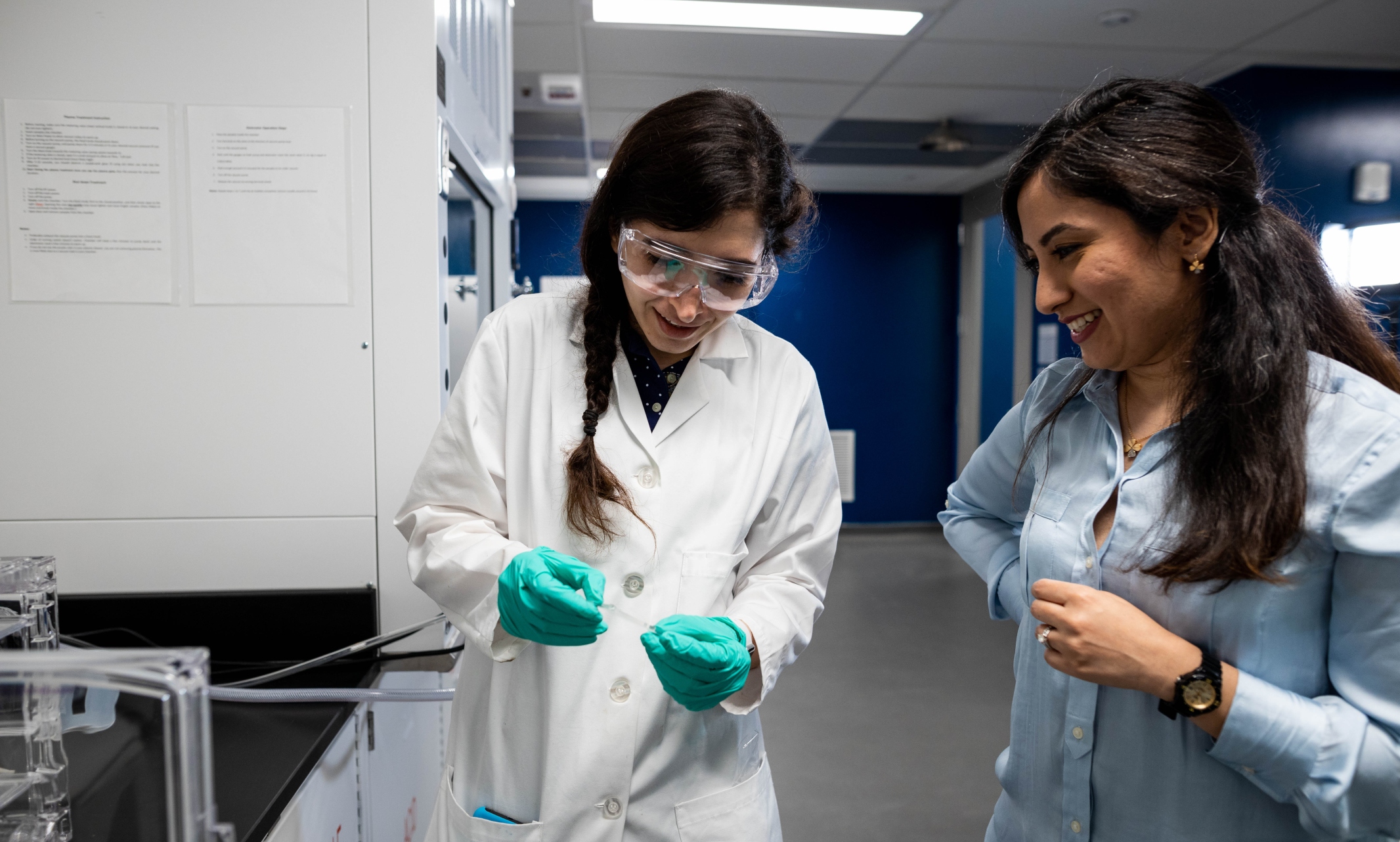 Student-faculty interaction in research lab