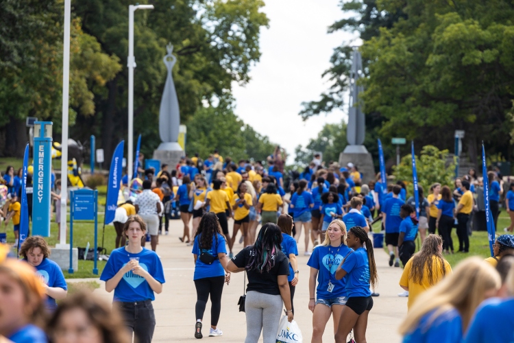 students fill university walkway at the welcome block party